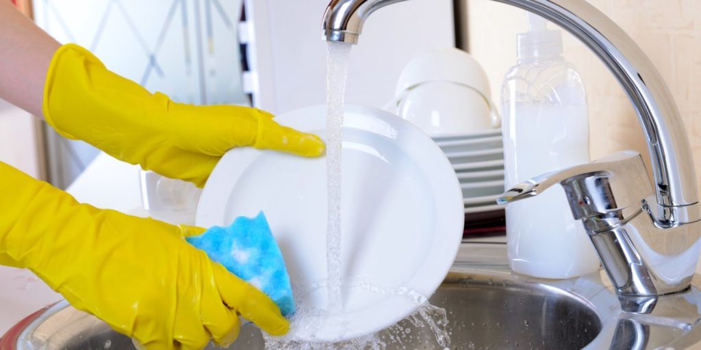 Последствия мытья посуды в гостях 