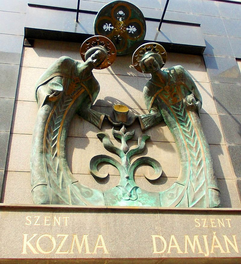 Мемориальная доска в память о Козьме и Дамиане в Будапеште