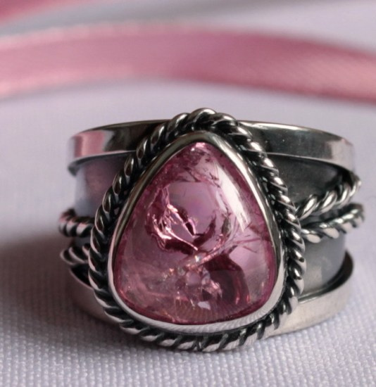 Серебряное кольцо с розовым турмалином